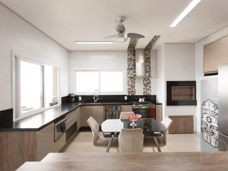 Casa à venda com 326m², 4 quartos, 2 suítes, 4 vagas no bairro Ideal em Novo Hamburgo