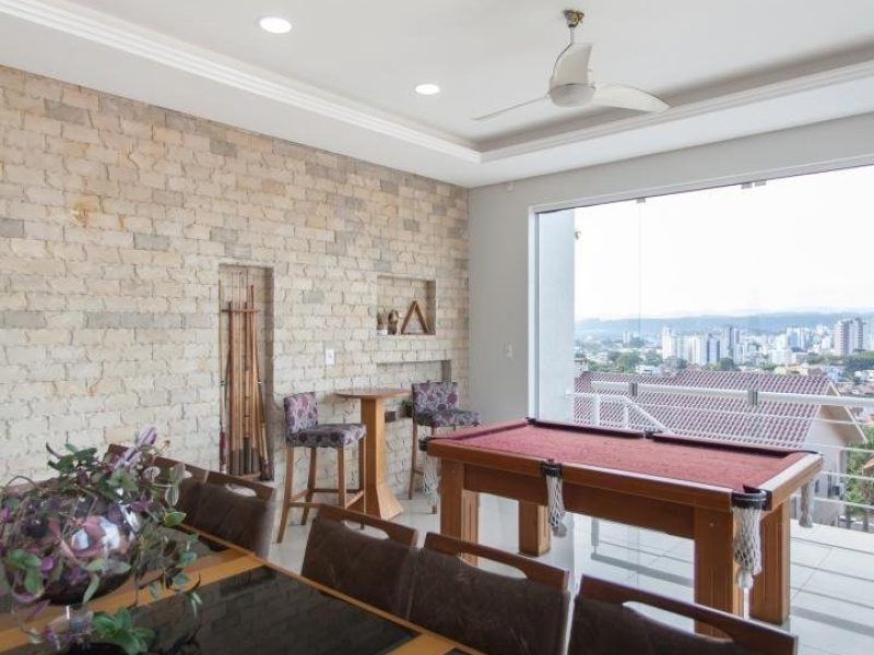 Casa à venda com 326m², 4 quartos, 2 suítes, 4 vagas no bairro Ideal em Novo Hamburgo