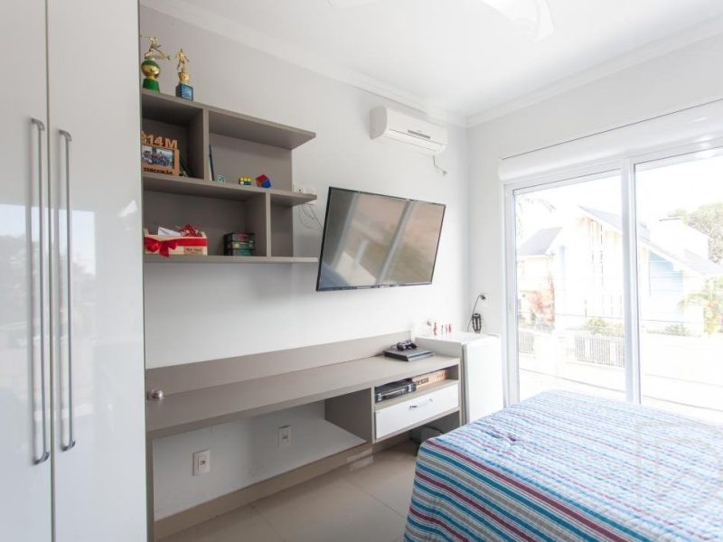 Casa à venda com 326m², 4 quartos, 2 suítes, 4 vagas no bairro Ideal em Novo Hamburgo