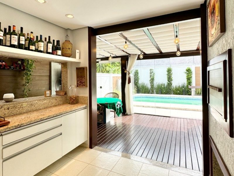Casa em Condomínio à venda com 240m², 3 quartos, 1 suíte, 2 vagas no bairro Rondônia em Novo Hamburgo