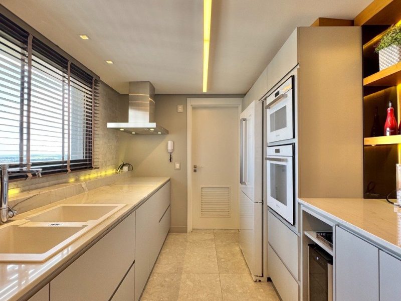 Apartamento à venda com 167m², 3 quartos, 3 suítes, 4 vagas no bairro Centro em Novo Hamburgo