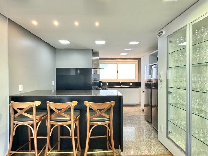 Apartamento à venda com 286m², 3 quartos, 1 suíte, 3 vagas no bairro Centro em Novo Hamburgo