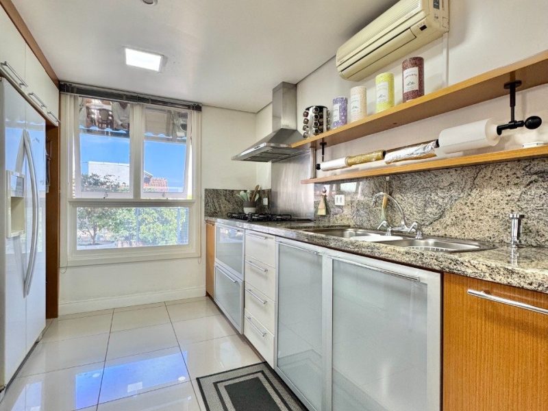 Casa em Condomínio à venda com 206m², 3 quartos, 1 suíte, 3 vagas no bairro Rondônia em Novo Hamburgo