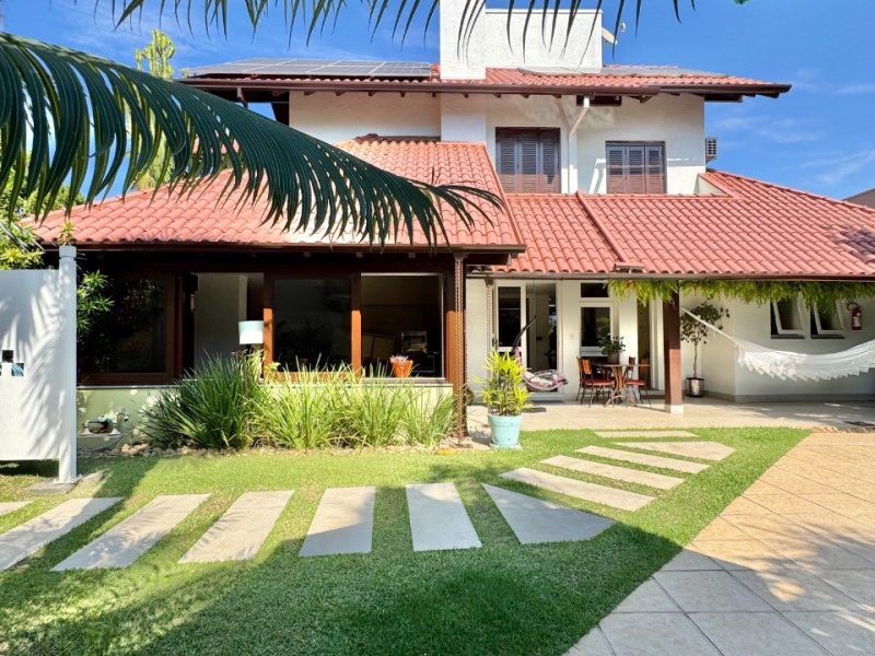 Casa em Condomínio à venda com 206m², 3 quartos, 1 suíte, 3 vagas no bairro Rondônia em Novo Hamburgo