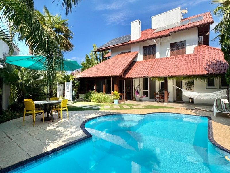 Casa em Condomínio à venda com 206m², 3 quartos, 1 suíte, 3 vagas no bairro Rondônia em Novo Hamburgo