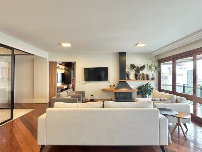 Apartamento à venda com 217m², 3 quartos, 1 suíte, 2 vagas no bairro Centro em Novo Hamburgo