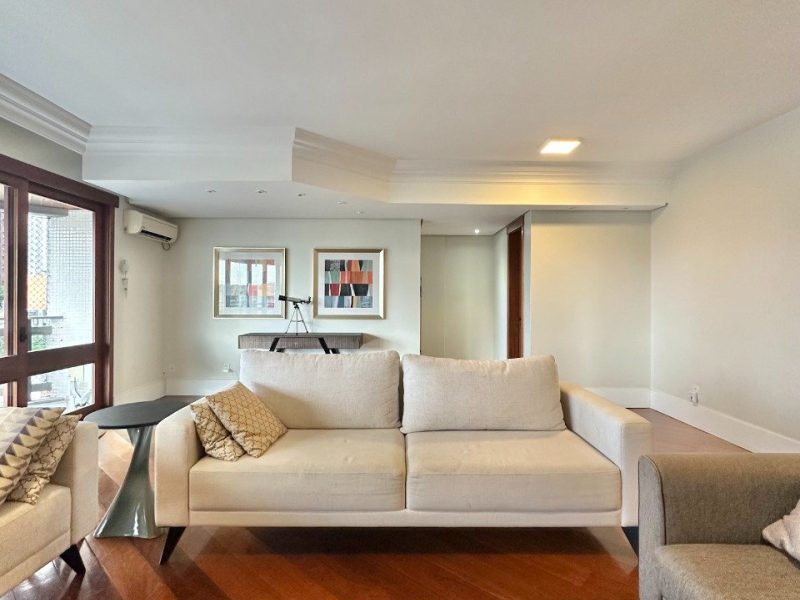 Apartamento à venda com 217m², 3 quartos, 1 suíte, 2 vagas no bairro Centro em Novo Hamburgo