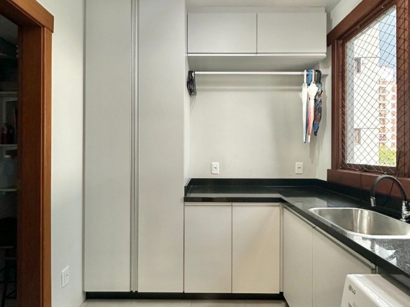 Apartamento à venda com 217m², 3 quartos, 1 suíte, 2 vagas no bairro Centro em Novo Hamburgo
