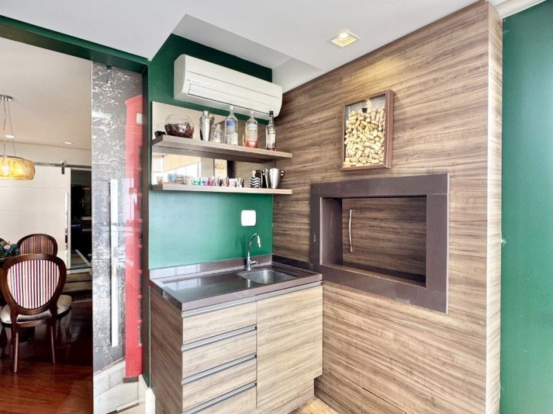 Apartamento à venda com 196m², 4 quartos, 1 suíte, 2 vagas no bairro Centro em Novo Hamburgo