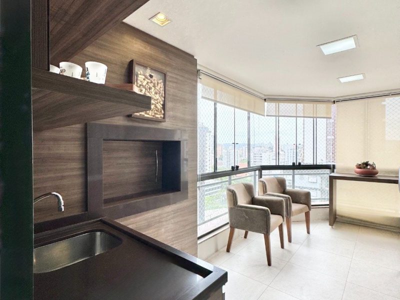 Apartamento à venda com 196m², 4 quartos, 1 suíte, 2 vagas no bairro Centro em Novo Hamburgo
