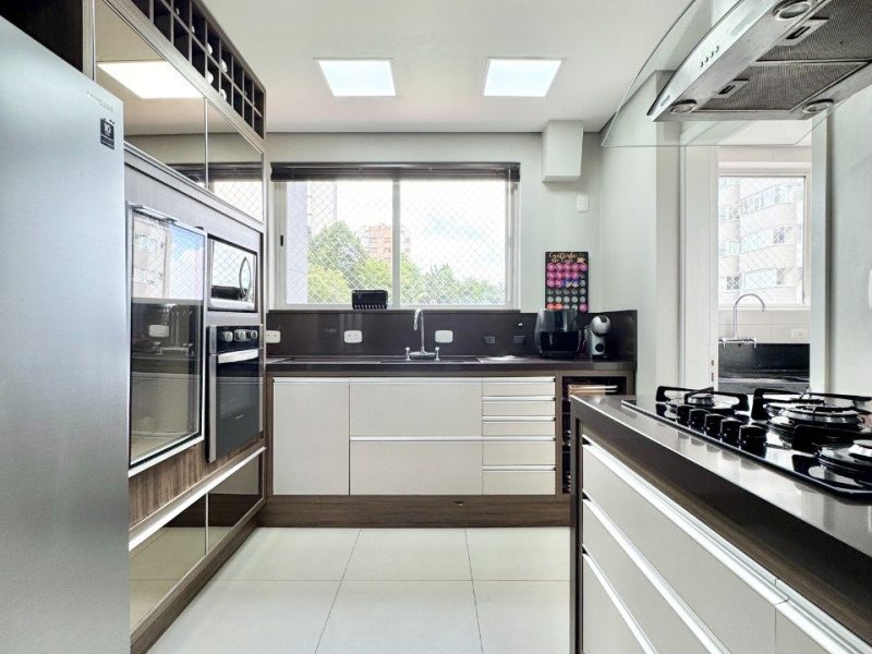Apartamento à venda com 196m², 4 quartos, 1 suíte, 2 vagas no bairro Centro em Novo Hamburgo