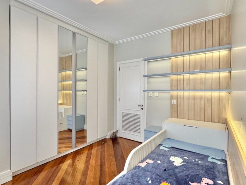 Apartamento à venda com 196m², 4 quartos, 1 suíte, 2 vagas no bairro Centro em Novo Hamburgo