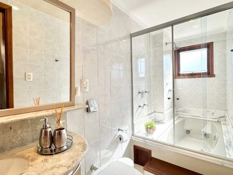 Apartamento à venda com 132m², 3 quartos, 1 suíte, 2 vagas no bairro Vila Nova em Novo Hamburgo