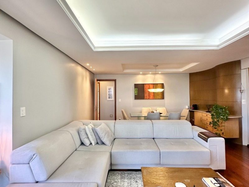 Apartamento à venda com 132m², 3 quartos, 1 suíte, 2 vagas no bairro Vila Nova em Novo Hamburgo