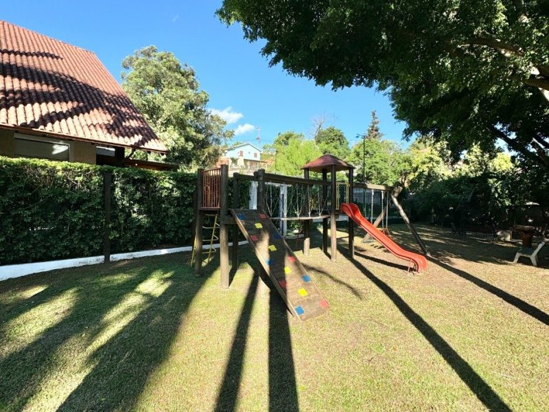 Casa em Condomínio à venda com 206m², 3 quartos, 1 suíte, 3 vagas no bairro Rondônia em Novo Hamburgo