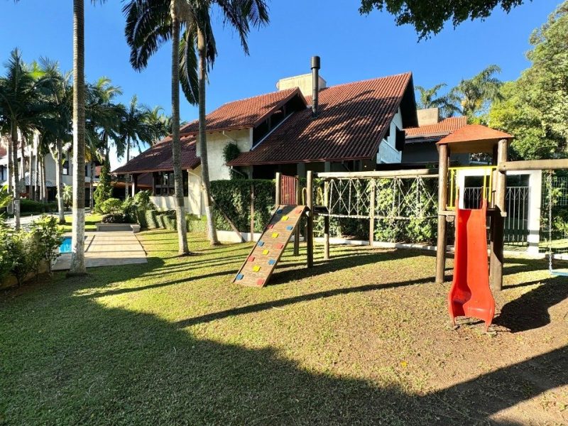 Casa em Condomínio à venda com 206m², 3 quartos, 1 suíte, 3 vagas no bairro Rondônia em Novo Hamburgo