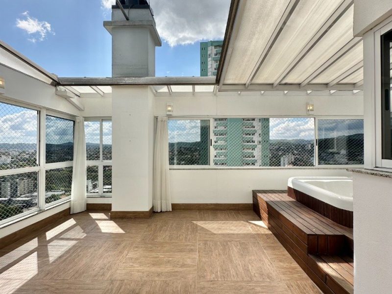 Cobertura à venda com 182m², 3 quartos, 1 suíte, 3 vagas no bairro Centro em Novo Hamburgo