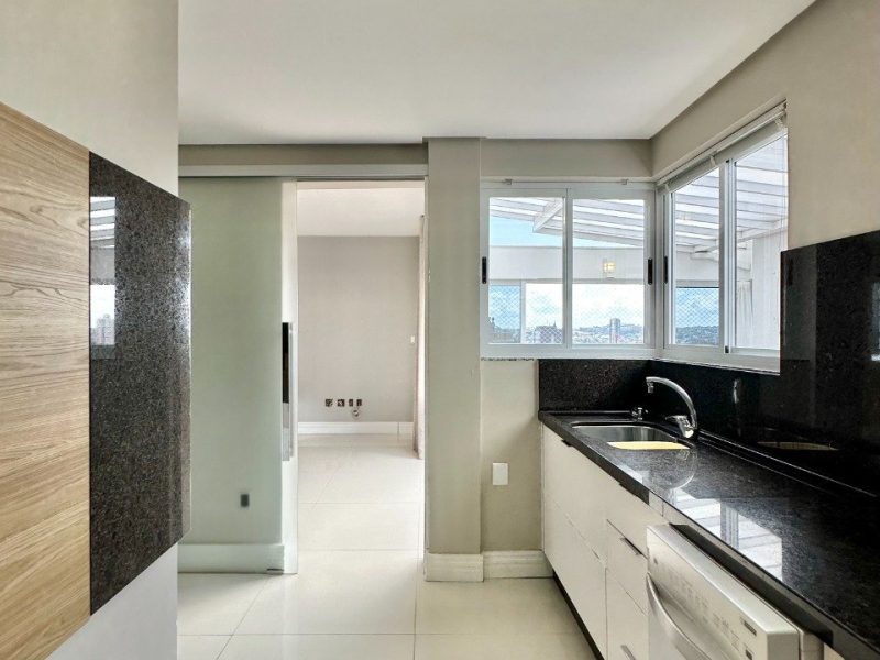 Cobertura à venda com 182m², 3 quartos, 1 suíte, 3 vagas no bairro Centro em Novo Hamburgo