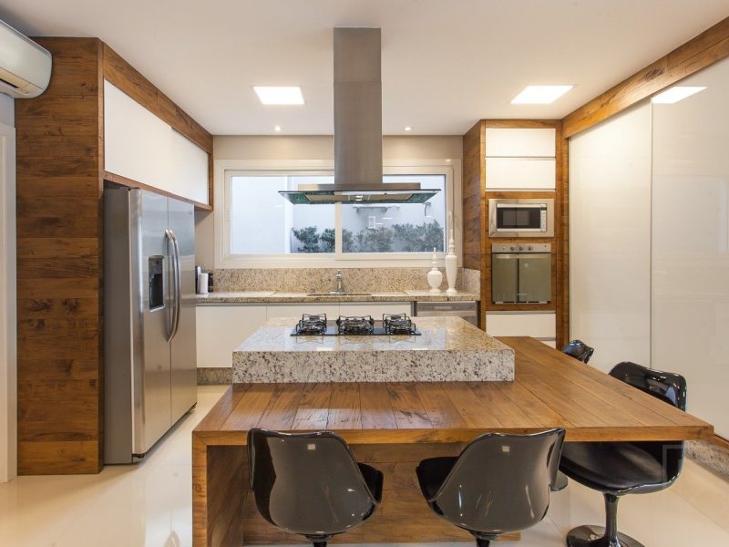 Casa em Condomínio à venda com 353m², 3 quartos, 3 suítes, 2 vagas no bairro Canudos em Novo Hamburgo