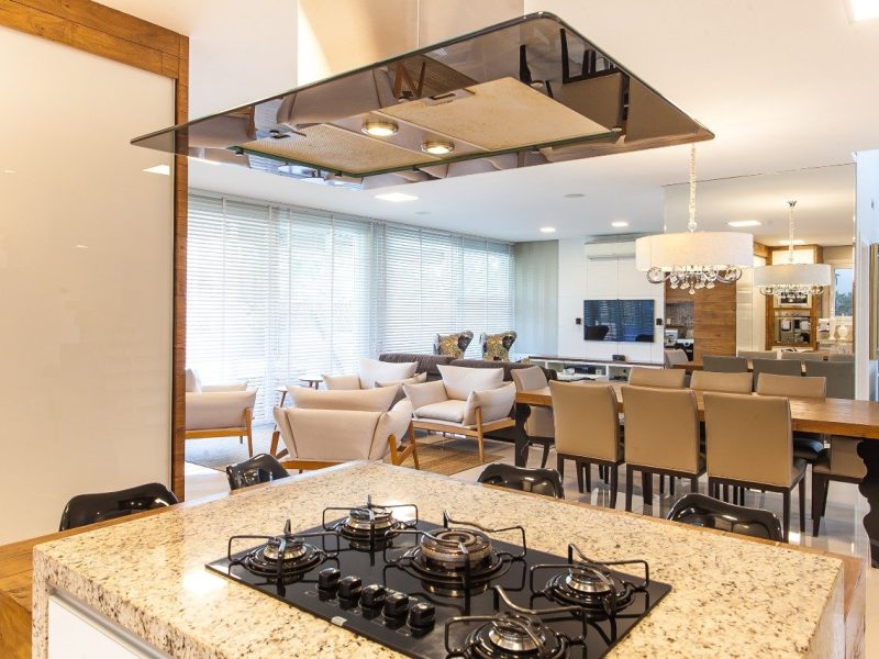 Casa em Condomínio à venda com 353m², 3 quartos, 3 suítes, 2 vagas no bairro Canudos em Novo Hamburgo